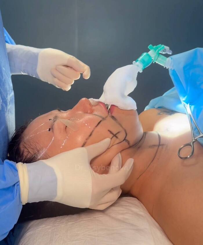 Добрый день из клиники пластической хирургии