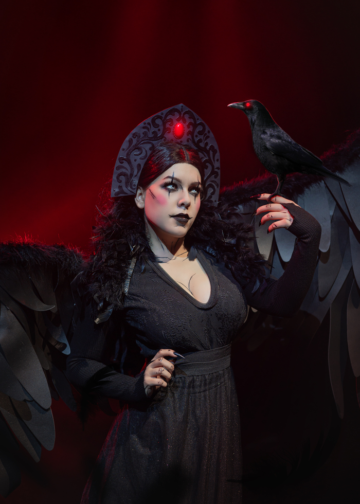 Косплей <a href="https://pikabu.ru/story/kospley_na_devu_voronu_po_artu_anastasia_in_red_13374903?u=https%3A%2F%2Fvk.com%2Fzoza.cosplay&t=Zoza&h=414a8a66fa5bba19021dbb4c9eba8a8611c9a6d0" title="https://vk.com/zoza.cosplay" target="_blank" rel="nofollow noopener">Zoza </a>Фотограф <a href="https://pikabu.ru/story/kospley_na_devu_voronu_po_artu_anastasia_in_red_13374903?u=https%3A%2F%2Fvk.com%2Ffoto_naydanova&t=Lyolya%20Naydanova&h=224aa0f15a75301ae8530f18becb905cd663dc62" title="https://vk.com/foto_naydanova" target="_blank" rel="nofollow noopener">Lyolya Naydanova</a>