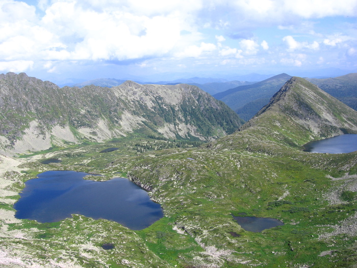Вид с перевала Прапор Юности, (вроде бы).