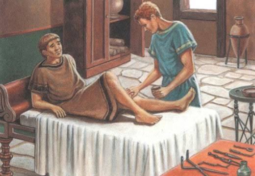 Реконструкция приема пациента древнеримским врачом.