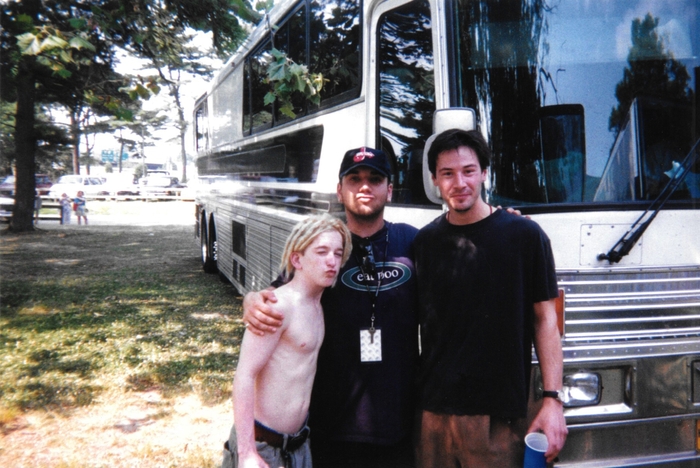 Фото сделано предположительно 1995-1998. Spanky G ( парень без футболки) в этот период времени был в группе барабанщиком.