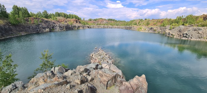Скалы, карьер и сурковый рай - озеро Забой