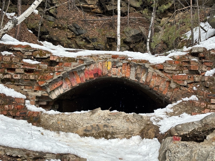 Заброшенное сердце Урала: путешествие по забытым рудникам и храмам