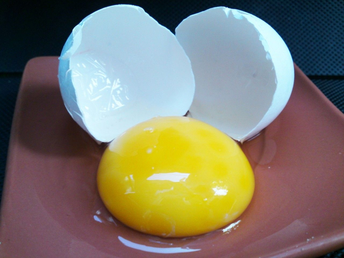 А вы какой желток любите? В смятку или жиденький?