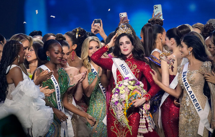 Представительница Мексики Фатима Бош одержала победу в финале международного конкурса красоты "Мисс Вселенная", который прошел в Бангкоке//Фото: АР/ТАСС