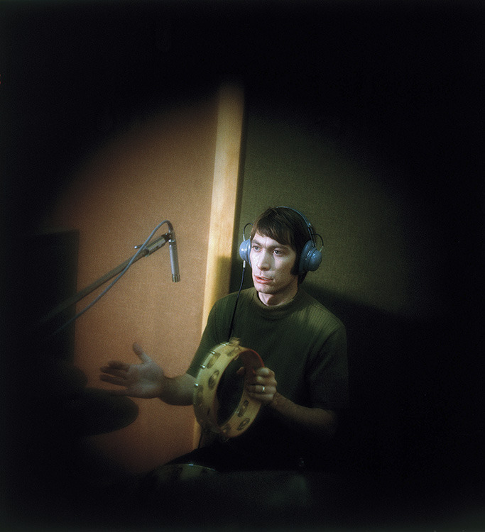 Арфы нет, возьмите бубен! Чарли Уоттс в Olympic Studios. Лондон, 1966.