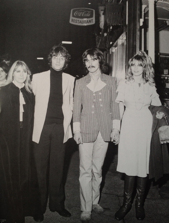 Слева направо: Синтия, Джон, Джордж, Патти.