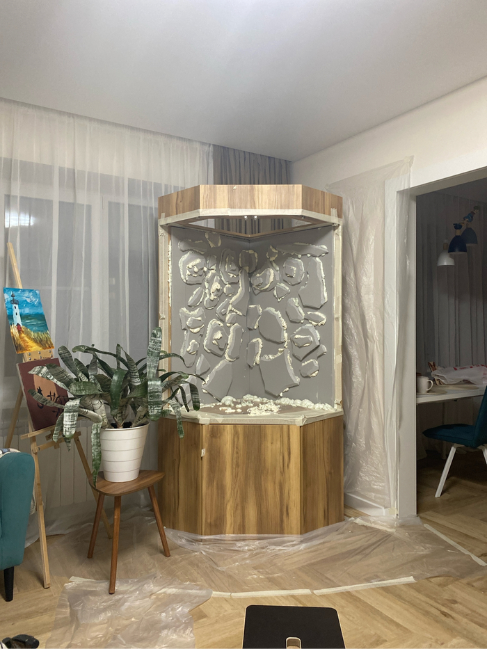 С помощью листов пенополистирола, саморезов, пены и отборного мата создаю начальный объем