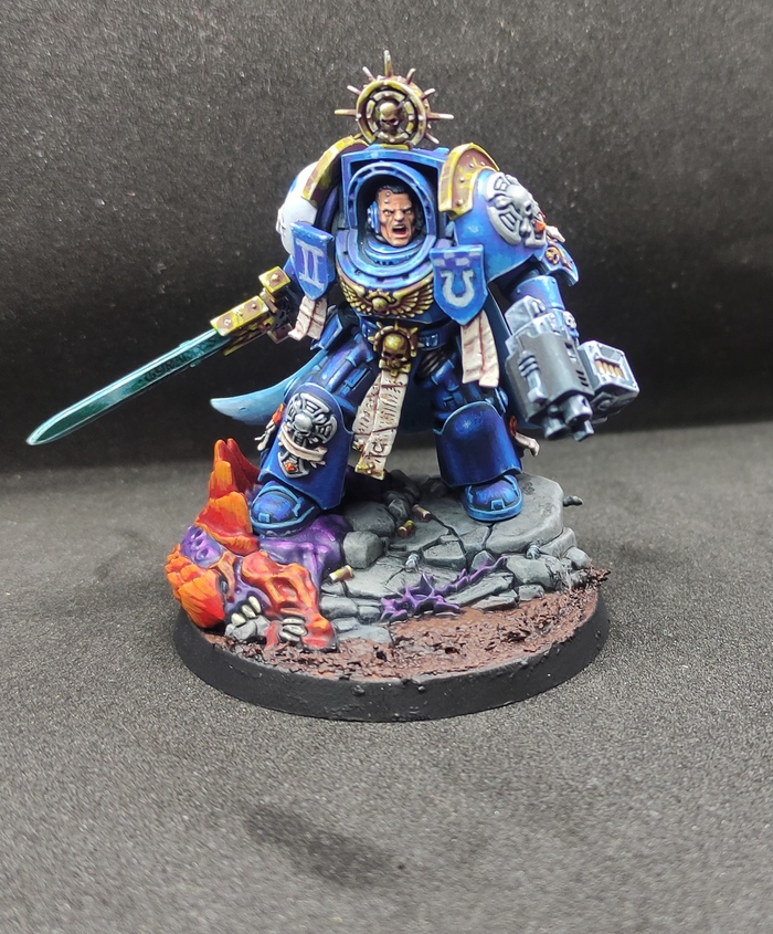 Стоит орёт.