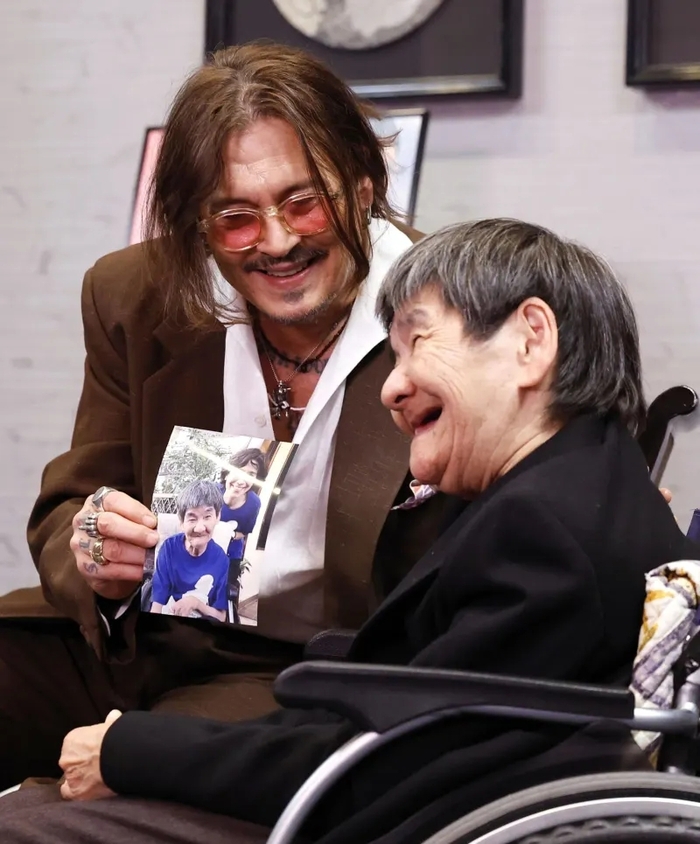 Джонни Депп пообещал поддержку пострадавшим от болезни Минамата