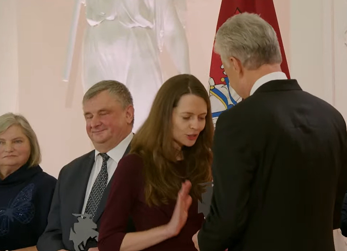 Баба с яйцами