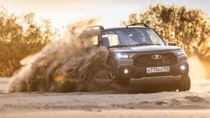 Lada Niva Travel   :  