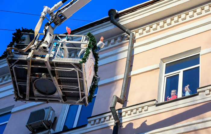 Дед Мороз и Снегурочка навестили детей, проходящих лечение в детской клинической больнице Иркутска//Фото: Кирилл Шипицин/РИА Новости