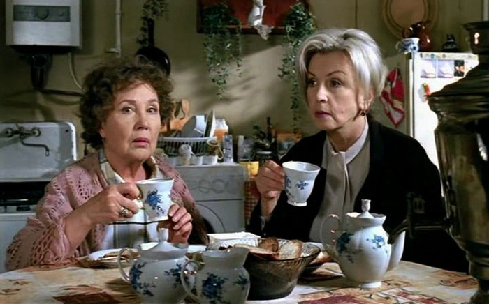 Надежда Румянцева, Валентина Титова в фильме «Нечаянная радость»