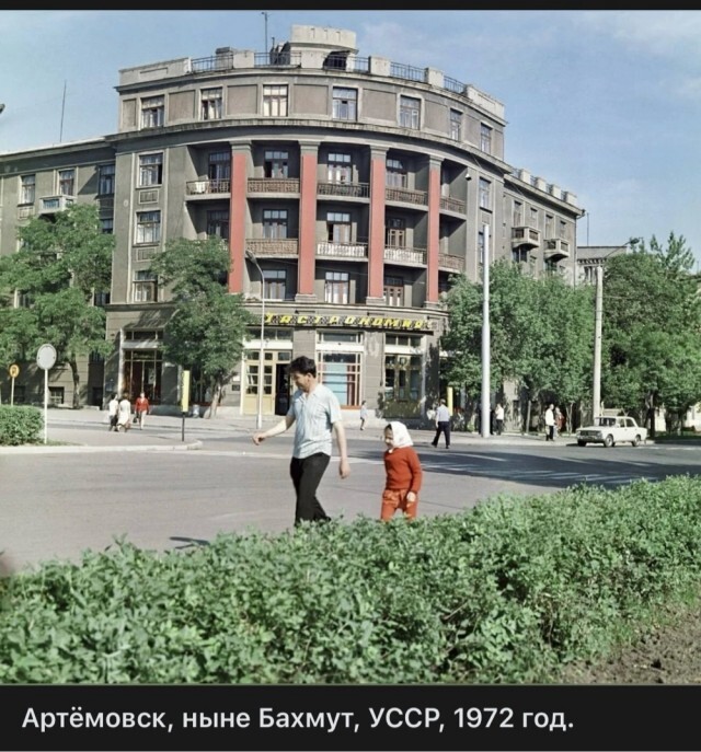 Пушилин заявил, что Бахмут получит советское название Артемовск <!--noindex--><a href="https://pikabu.ru/story/foto_i_plakatyi_vremyon_sssr_13480570?u=https%3A%2F%2Fwww.kommersant.ru%2Fdoc%2F6000379&t=https%3A%2F%2Fwww.kommersant.ru%2Fdoc%2F6000379&h=f612218959f9a909cbdf5edf969cc47e5951a225" title="https://www.kommersant.ru/doc/6000379" target="_blank" rel="nofollow noopener">https://www.kommersant.ru/doc/6000379</a><!--/noindex-->