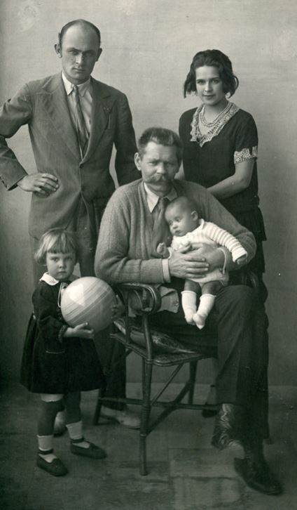 Алексей Максимович, Тимоша, Максим, Марфа и Дашенька.