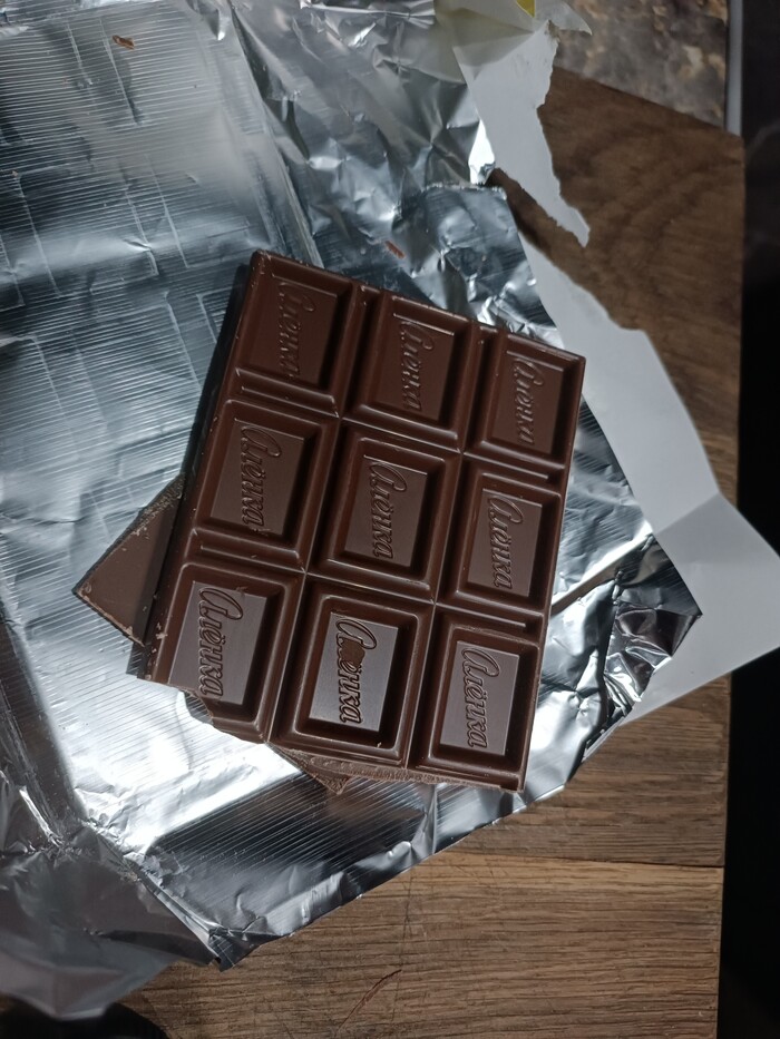 Даже Алёнка соскамилась