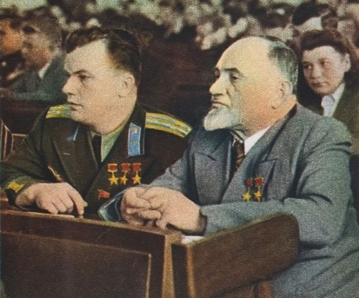 Славные сыны украинского народа Иван Кожедуб и Сидор Ковпак. Пять Звёзд Героя Советского Союза на двоих