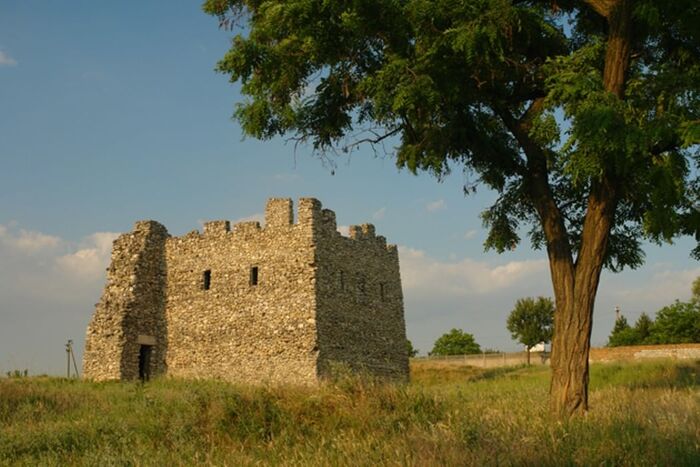 Тот самый мавзолей. Двери туда тогда были надёжно заварены.