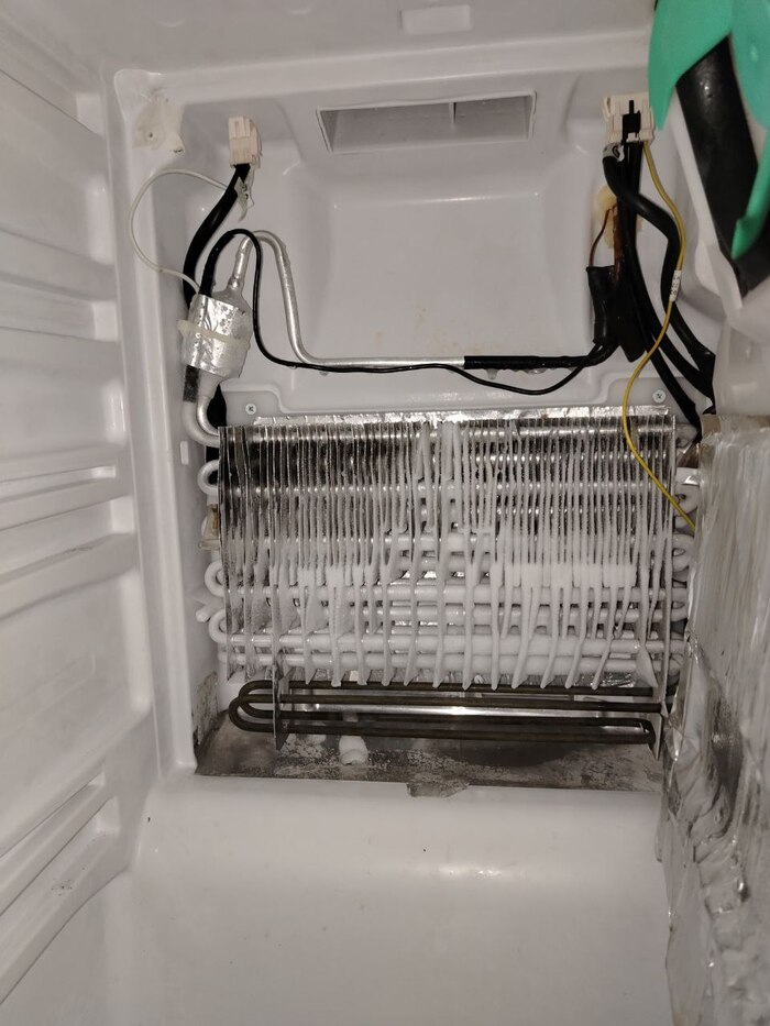 Холодильник HAIER C2F537CWG, обмерзает испаритель