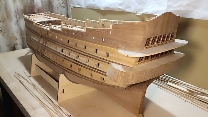 А впереди самая сложная и самая красивая часть парусника-корма.