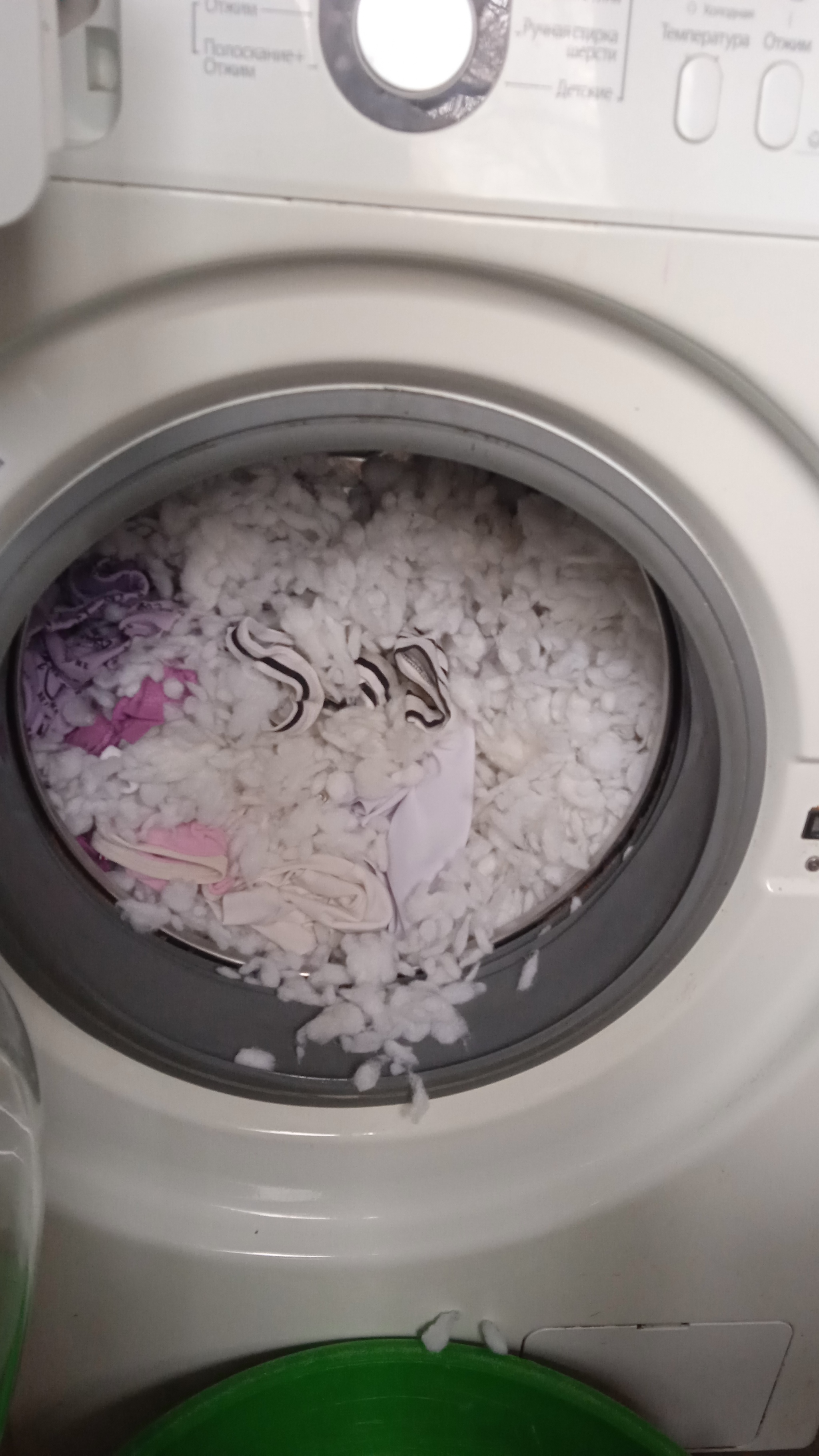 Не стоило стирать подушку вместе с вещами - Моё, Подушка, Стиральная машина, Стирка, Ошибка, Fail