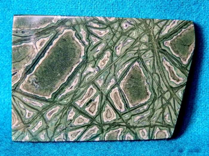 Ячеистый тингуаит. Поачвумчорр, Хибины. Фото автора, камень задарен хорошему человеку...