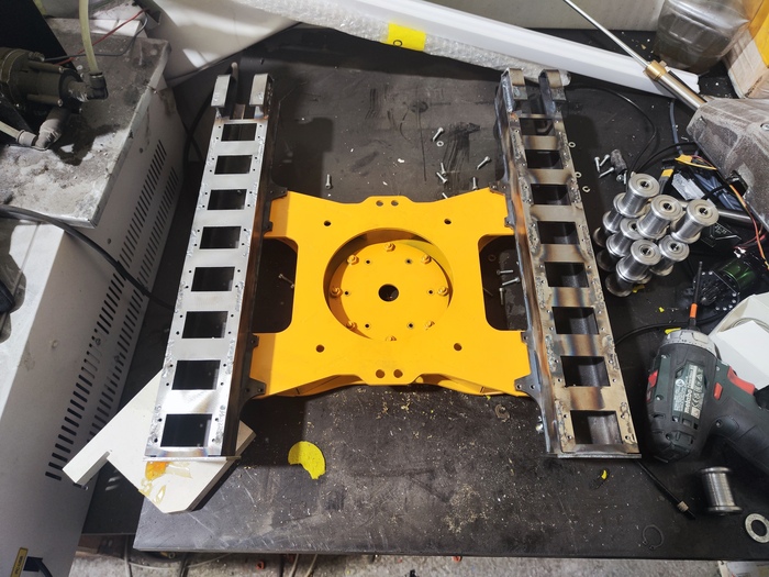 Дорисована и собрана рама тележки