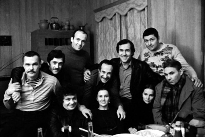 �� ���� ��������� ���������: ����� �������, ����� ������, �������� �������, ������ �����������, ���������� ���������, �������� �������; �����: ������� ��������, ����� ����������, ������ ����������� � ����� �������. ����: <!--noindex--><a href="https://pikabu.ru/story/otvet_na_post_posle_smerti_vladimira_vyisotskogo_ego_drug_artur_makarov_zanyalsya_dolgami_poyeta_13505037?u=http%3A%2F%2Fwww.iknigi.net&t=www.iknigi.net&h=d73b82d4ddaa083a52215f80520a9ba7f030a54b" title="http://www.iknigi.net" target="_blank" rel="nofollow noopener">www.iknigi.net</a><!--/noindex-->