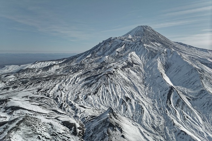 Под Авачинским перевалом. Вид на бухту и вулканы Мутновский, Вилючинский, Горелый. фото: Павел Ившин