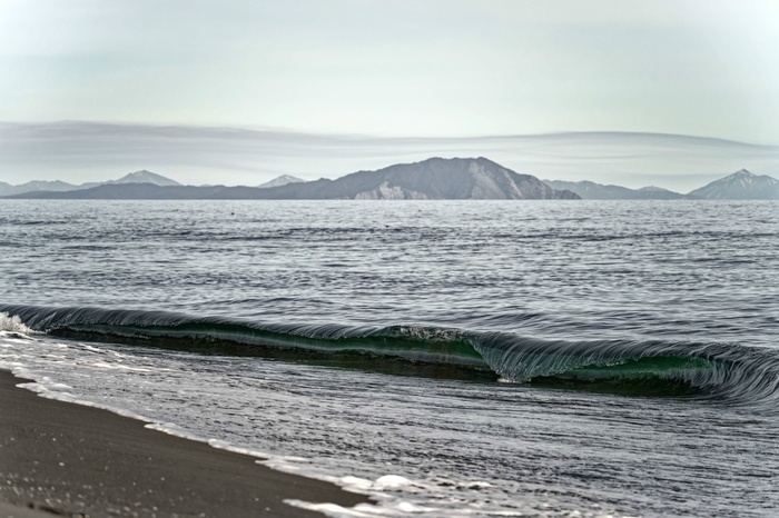 Халактырский пляж и глазурные волны Тихого океана. фото: Павел Ившин