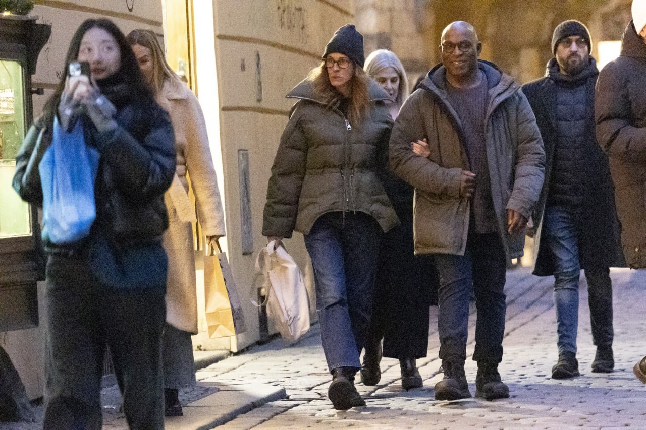 В начале декабря в Праге произошёл неожиданный случай, который мгновенно разошёлся по европейским медиа - Моё, Кросспостинг, Pikabu publish bot, Знаменитости, Забавное, Джулия Робертс, Видео, YouTube, Короткие видео, Длиннопост, Telegram