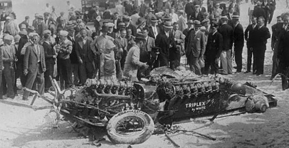 Самым неудачно спроектированным гоночным автомобилем в истории мировых рекордов скорости, пожалуй, можно назвать злополучный White Triplex 1928 года