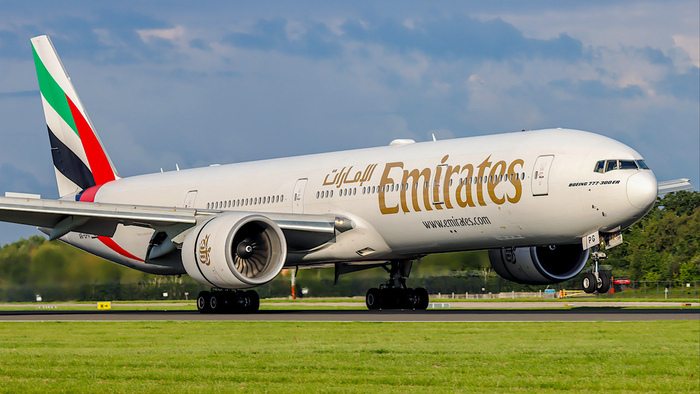 ������� �����-777-300ER � ����������. ���� Lewis Rowland