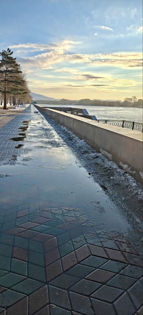 Утро и лужи