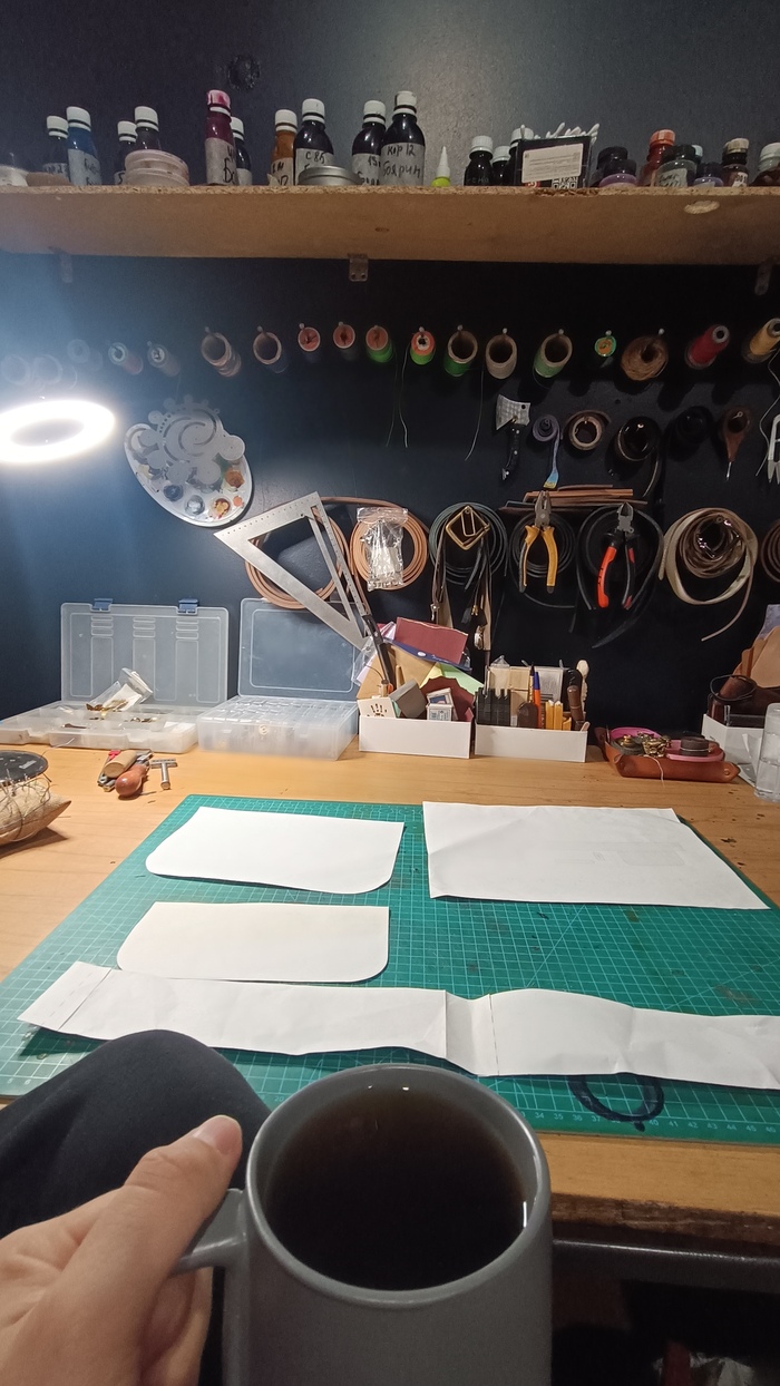 а, да, еще все фото будут шакалистые, потому что в этом году у меня умерла камера на телефоне