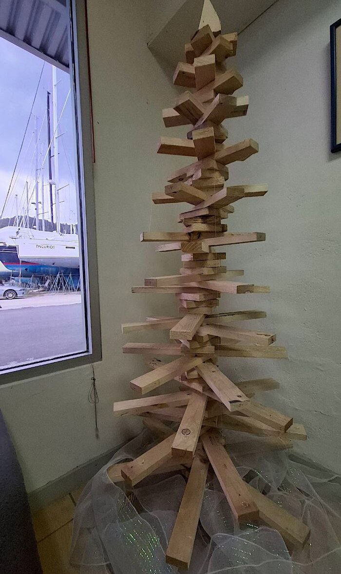 Ответ на пост «Ёлка...»