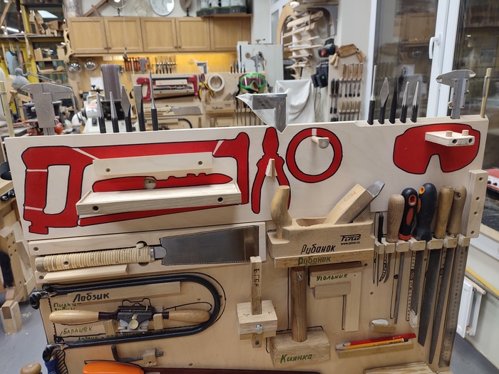 Теперь сразу делаю трафарет, наношу краску