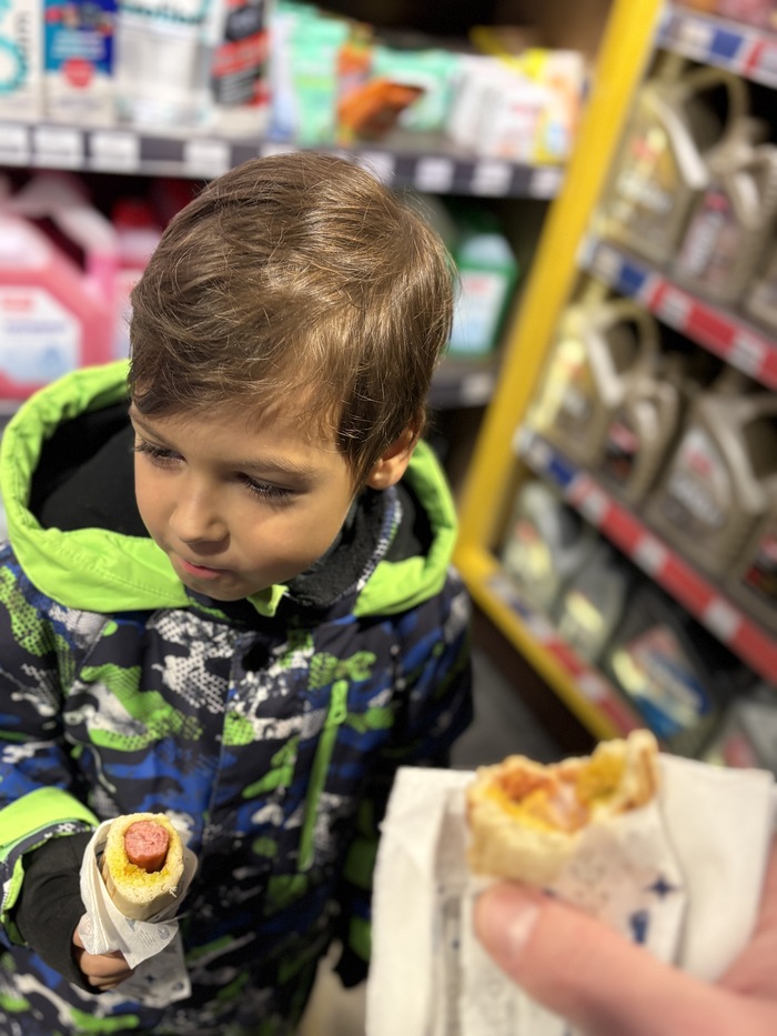 «Сам держи свою сосиску»