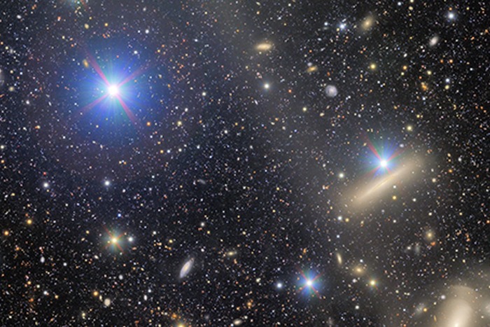 Яркие голубые звезды Млечного Пути, попавшие в кадр / © NSF–DOE Vera C. Rubin Observatory