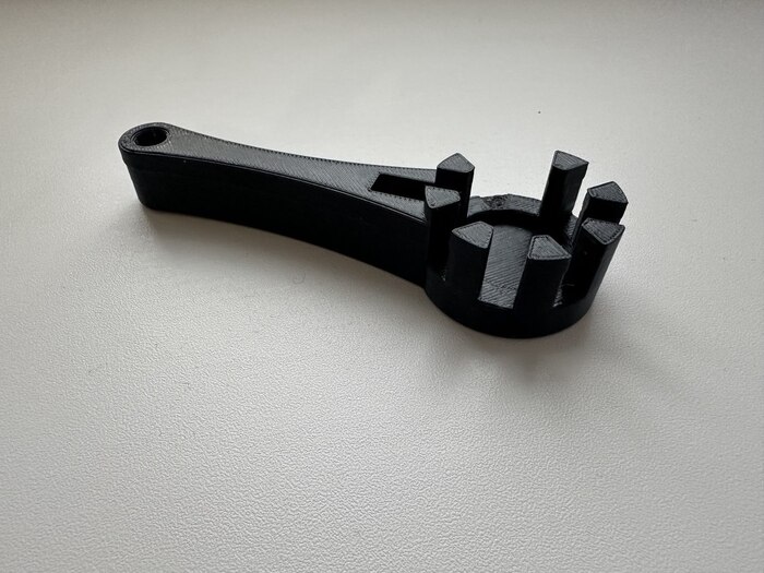 Выломал отверткой один шлиц