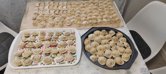 Вот сколько получилось. Лепили всей семьёй! 165 штук!