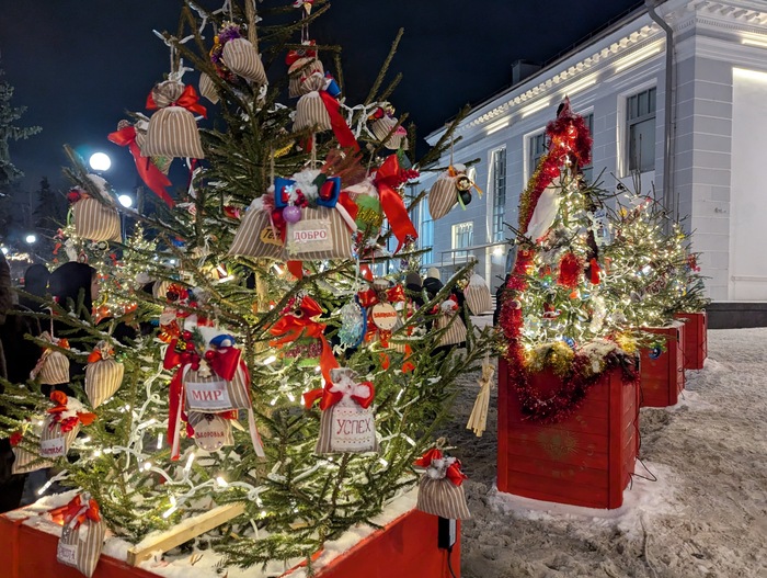 Елочка вам нравится?