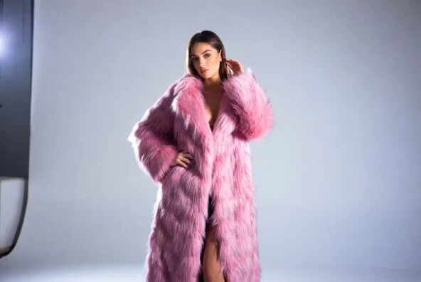 AI Fur Coat Photoshoot: 6 Ways to Take Glamorous Fur Coat Photos Using Neural Networks - Neural Network Content, Neural Networks, Artificial Intelligence, Midjourney, Another world, Flux, Site, Openai, Longpost