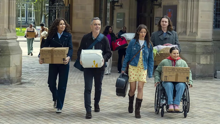 Кадры из сериала "Убегай!"