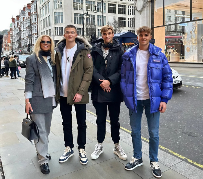 �������� ����: <a href="https://pikabu.ru/story/otets__v_sofede_deti__v_londone_kartina_zhizni_byivshego_tulskogo_senatora_podozrevaemogo_v_zakaznom_ubiystve_13589326?u=https%3A%2F%2Ft.me%2Fshot_shot%2F69717&t=SHOT&h=29fddfa794f302b1492a010f20296f71caf54d67" title="https://t.me/shot_shot/69717" target="_blank" rel="nofollow noopener">SHOT</a>