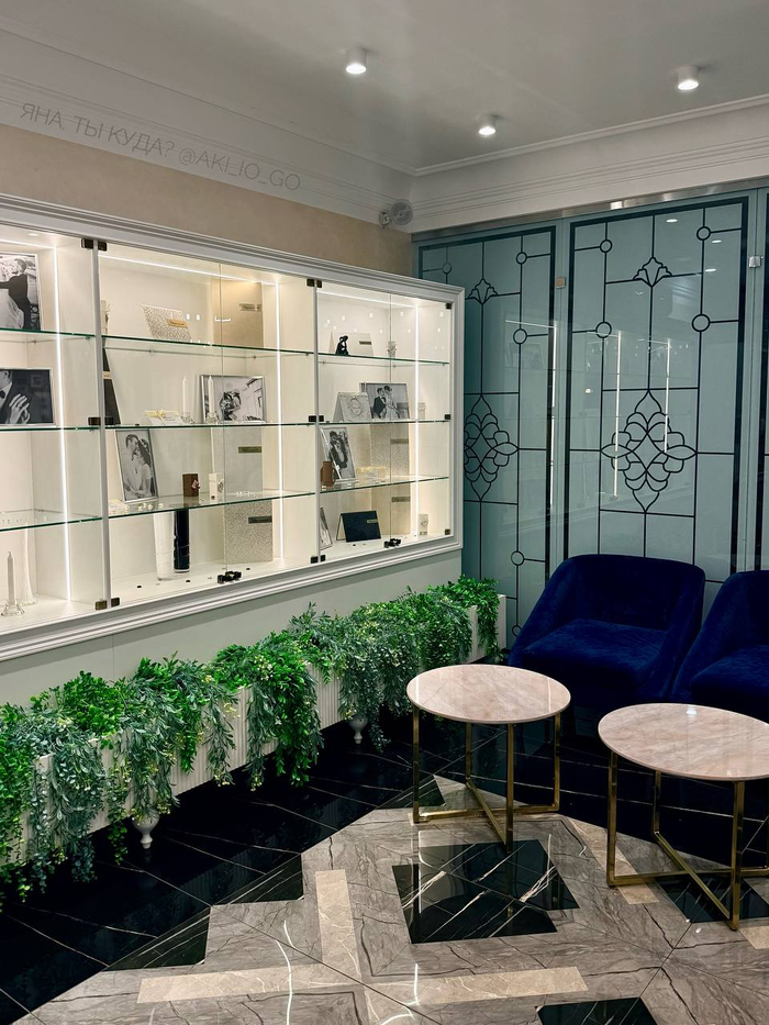 1 этаж особняка. Зона ожидания, административные кабинеты.