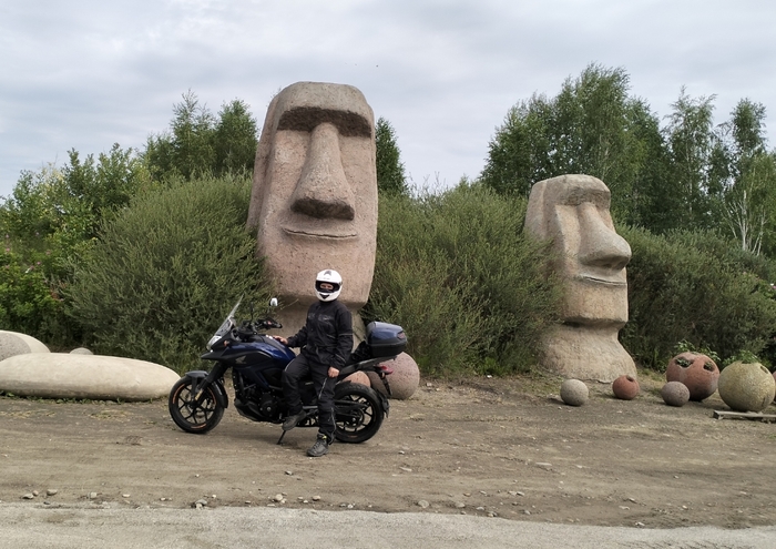Вернее, Моаи с острова Пасхи))