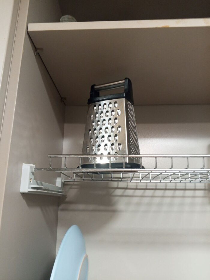 Оставьте тёрку для сыра или морковки.