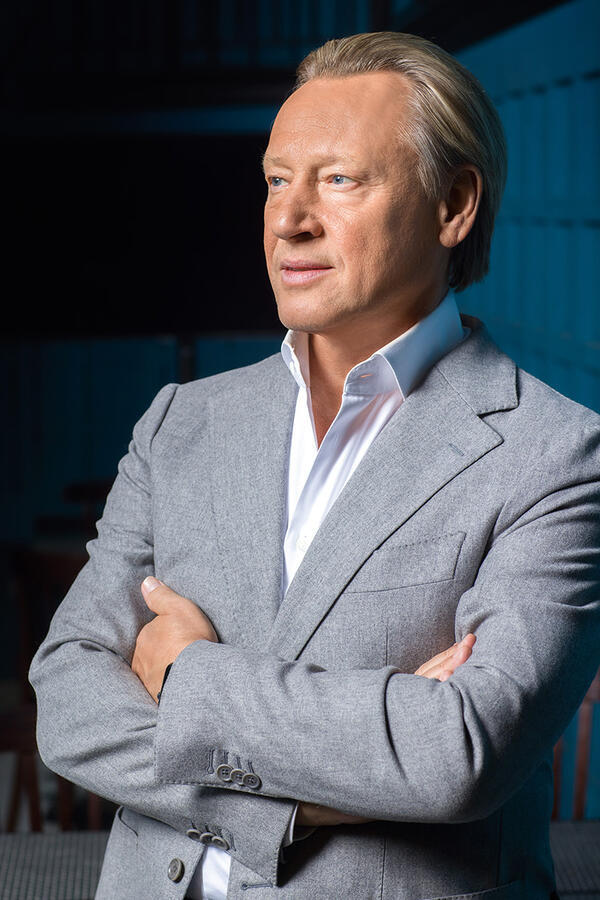 Дмитрию Харатьяну 66 лет!